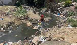 En el barrio La Fe de Los Alcarrizos esperan la construcción de un puente hace ocho años