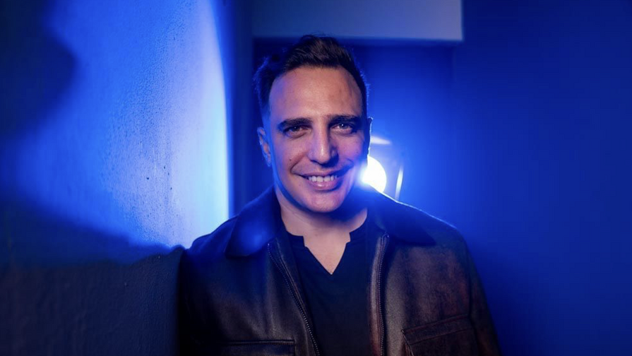 Jaime Viñas transforma lo prohibido en pop con su nuevo sencillo “Fechoría”