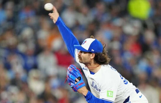 Cease poncha a 12 y hace historia en su debut con Toronto