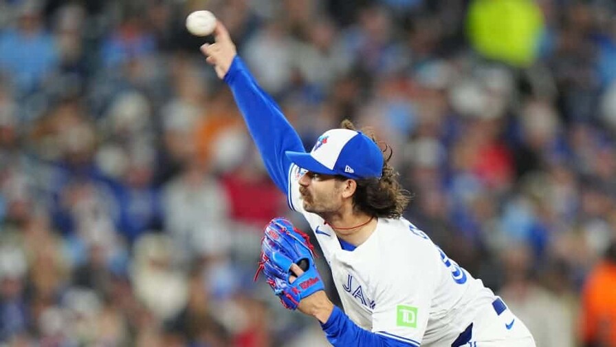 Cease poncha a 12 y hace historia en su debut con Toronto