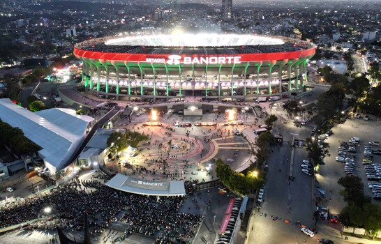 Aficionado muere en la reapertura del estadio Azteca