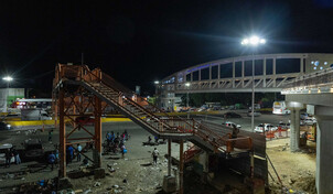 Retraso en desmonte del puente peatonal en el kilómetro 9 de la autopista Duarte provoca taponazo