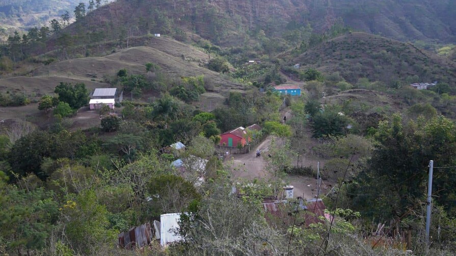 Gobierno entrega proyectos de electrificación rural en Elías Piña