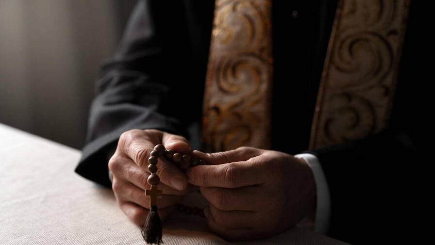 La Iglesia española y el Gobierno firman acuerdo para compensar a víctimas de abusos sexuales