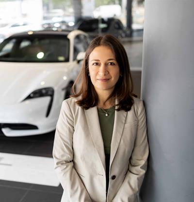 Elizabeth Solís: “Conducir un Porsche es vivir la marca, no solo tener un auto”