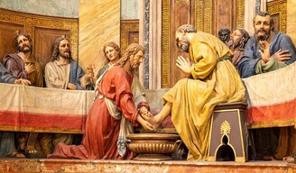 Semana Santa: el poder que se arrodilla