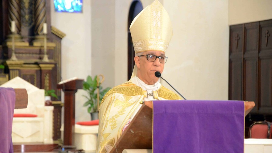 El Arzobispo de Santiago advierte clima de “miedo, asedio, agobio y cansancio” por alza de precios