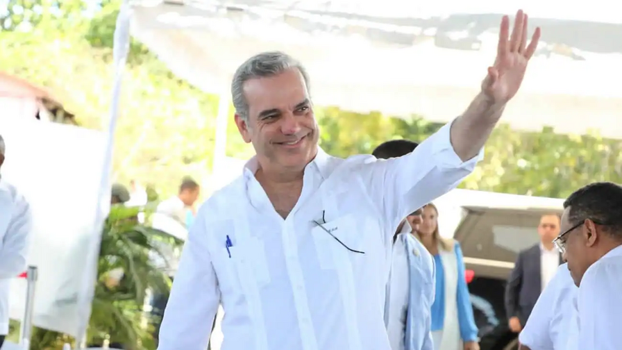 Abinader encabezará este martes cuatro actos oficiales en el Distrito Nacional y Samaná