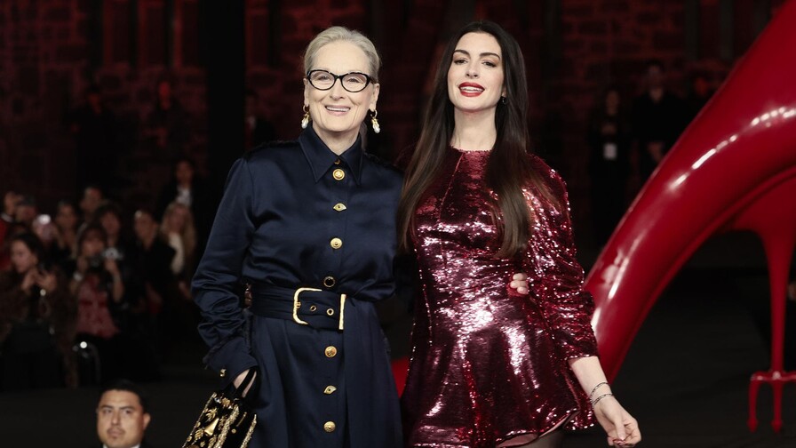 Meryl Streep y Anne Hathaway deslumbran en estreno de The Devil Wears Prada en México