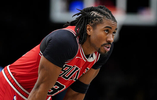 Los Chicago Bulls despiden a jugador tras comentarios anti-LGBTQ