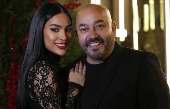 Lupillo Rivera se compromete con la modelo dominicana Taina Pimentel