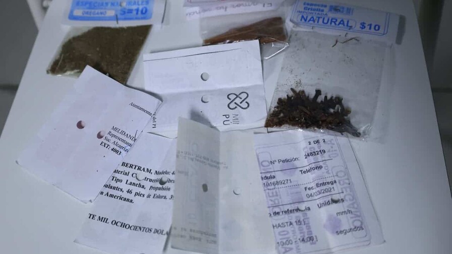 En los colmados, las especias también exponen datos personales