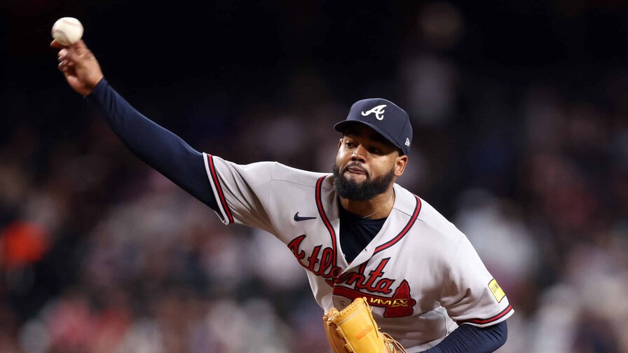 Los Bravos activan al dominicano Reynaldo López, pero pierden a Bryce Elder por cirugía