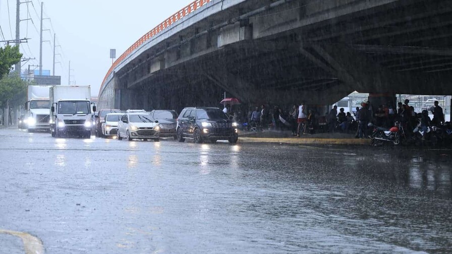El COE mantiene alerta verde en cinco provincias por riesgo de inundaciones El COE mantiene alerta verde en cinco provincias por riesgo de inundaciones