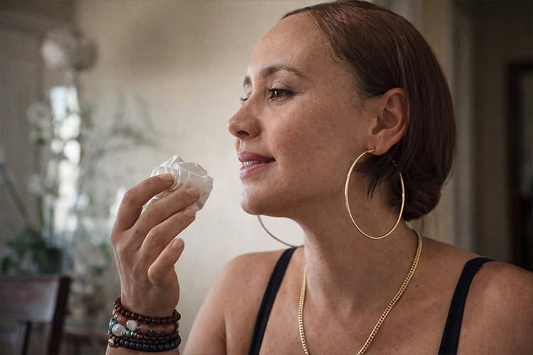 Tenía 42 años. Era licenciada en Psicología y enfermera. Trabajaba en una institución gubernamental relacionada con la niñez. Murió a manos de su expareja, quien según informaciones preliminares la estranguló y, luego, incendió la vivienda calcinando su cuerpo. Tuvo dos hijas de 20 y 11 años con el feminicida, de quien llevaba más de un año separada y contra quien había interpuesto una orden de alejamiento. Ocurrió el <strong>23 de marzo</strong> en el sector Maquiteria, Santo Domingo Este. 