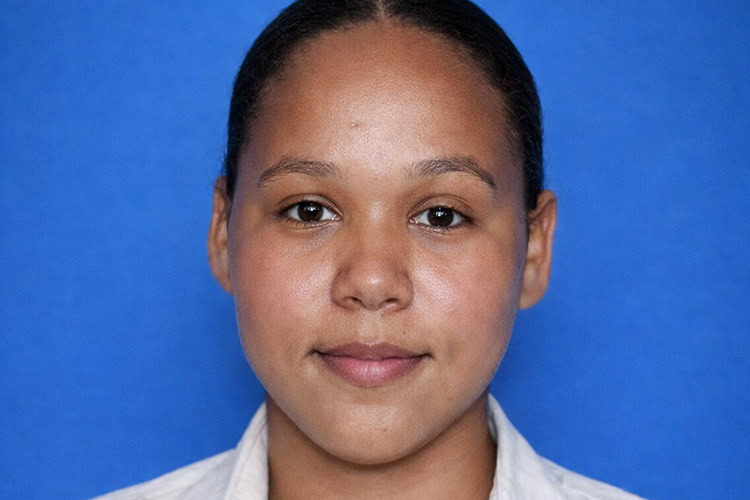 Tenía 23 años. Murió a consecuencia de las puñaladas que le asestara once días antes su pareja en la casa común. El feminicida alegó que cometió el crimen por haberla encontrado sosteniendo una videoconferencia con otro hombre. Tras decirse «arrepentido», aseguró que su víctima era la mujer que más había amado. El apuñalamiento <strong>ocurrió el 11 de febrero y el deceso, el día 21</strong>  en el batey Santa Rita, del distrito municipal Santa Lucía, El Seibo.