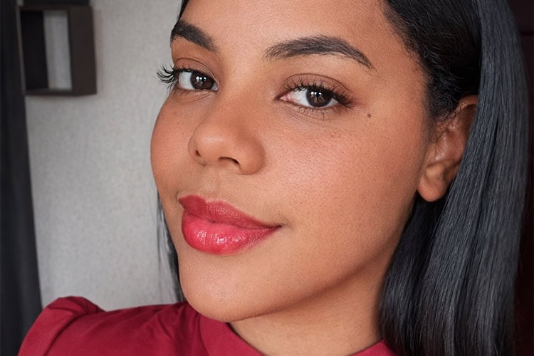 Tenía 20 años. Cursaba una licenciatura en Contabilidad en la  UASD. Sus profesores y compañeros resaltaron su inteligencia y la excelencia de su récord académico. La mató de un balazo su exnovio. El feminicida llegó a la casa paterna de su víctima  con el pretexto de entregarle una computadora. Informado de que la joven aún dormía, pidió pasar al baño, y se dirigió a la habitación de su víctima. Ocurrió el<strong> 8 de febrero</strong> en el sector Los Girasoles, Distrito Nacional.