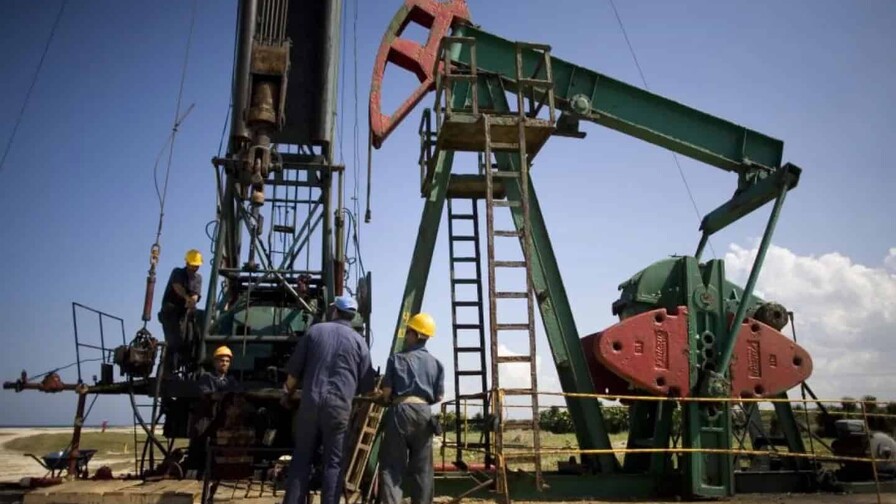 El petróleo de Texas inicia la semana al alza y vuelve a sobrepasar los 100 dólares el barril El petróleo de Texas inicia la semana al alza y vuelve a sobrepasar los 100 dólares el barril