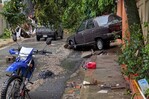 Golpe de agua en Don Honorio arrastra carros y deja la calle A intransitable Golpe de agua en Don Honorio arrastra carros y deja la calle A intransitable