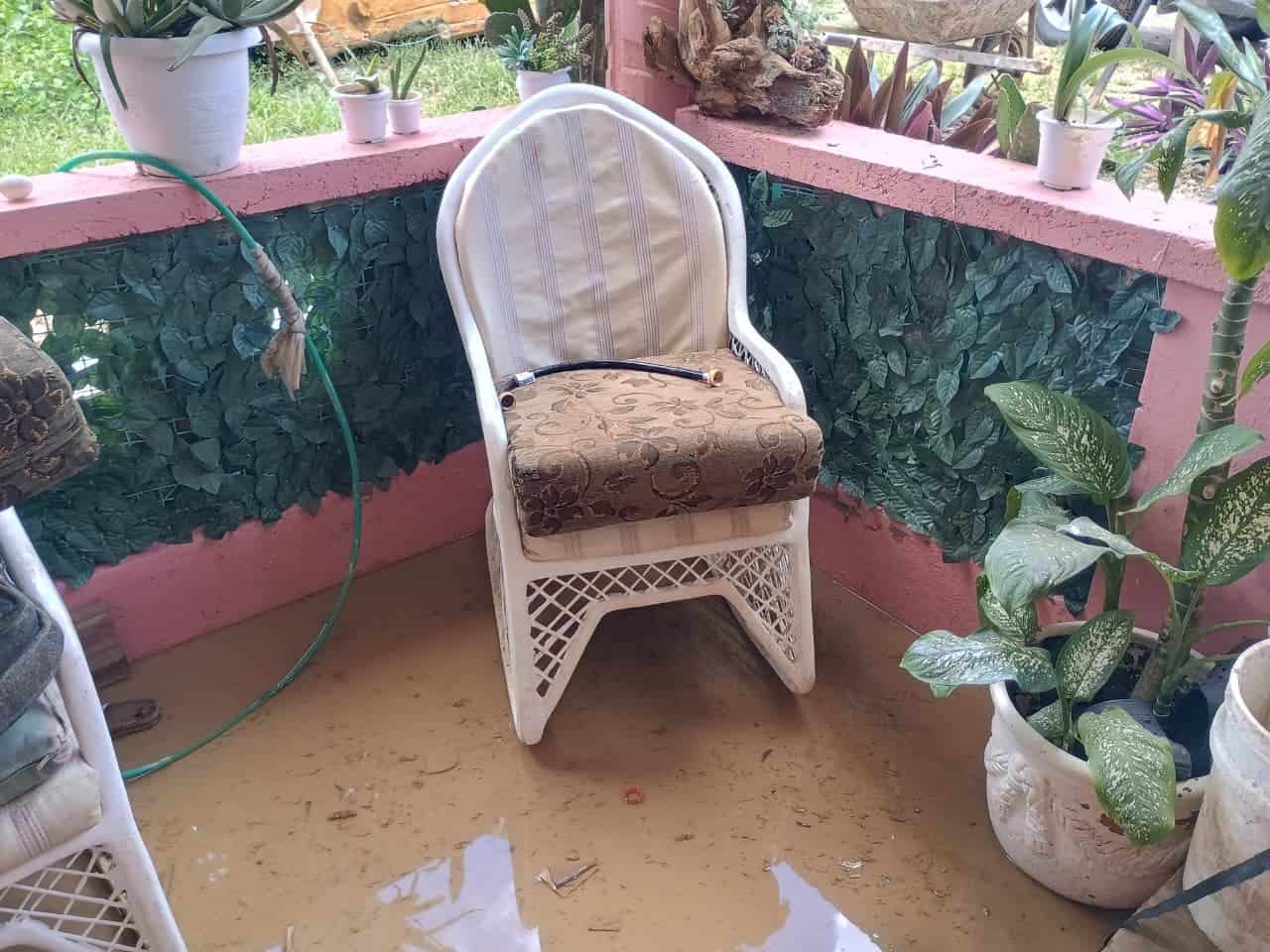 A veces los afectados duran hasta tres días para sacar el agua de su casa.