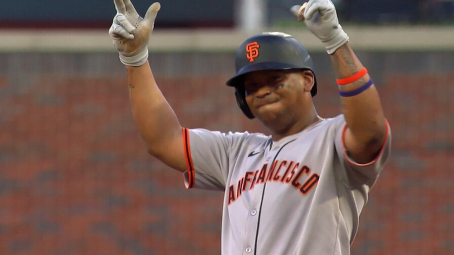 Rafael Devers dispara jonrón en triunfo de los Gigantes ante los Piratas