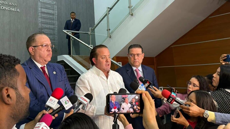 El Gobierno anuncia reuniones con Danilo y Leonel para consenso nacional frente a crisis global