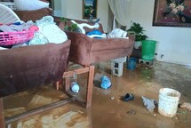 Denuncian abandono en Lechería: calles intransitables y casas anegadas