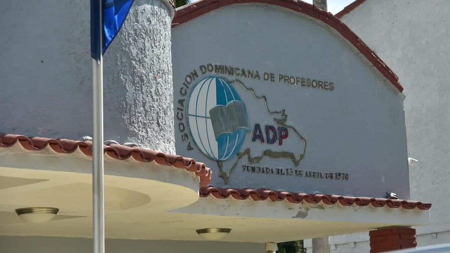 Minerd nombró a cientos de docentes del banco de elegibles, informa  la ADP