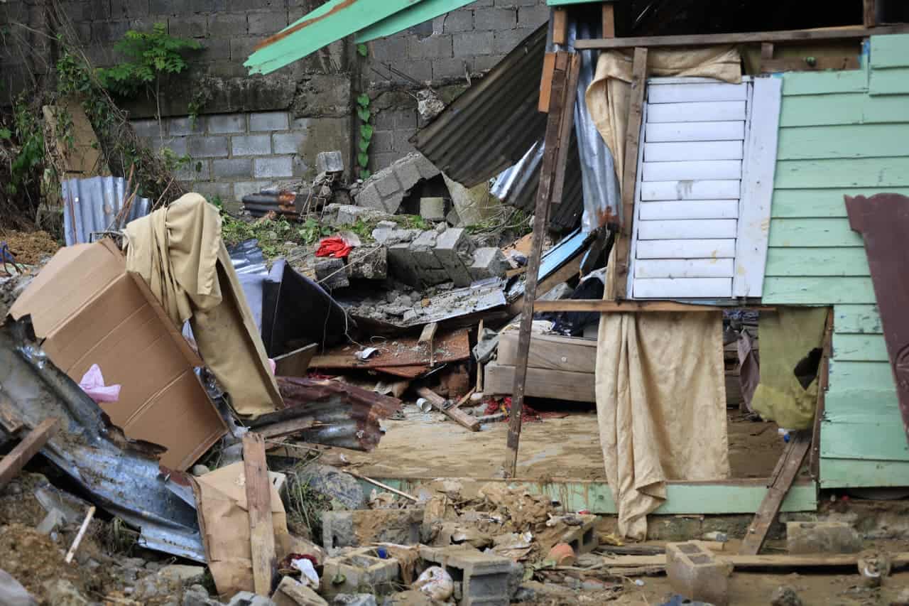Así quedó la vivienda de la familia tras el derrumbe de la pared.