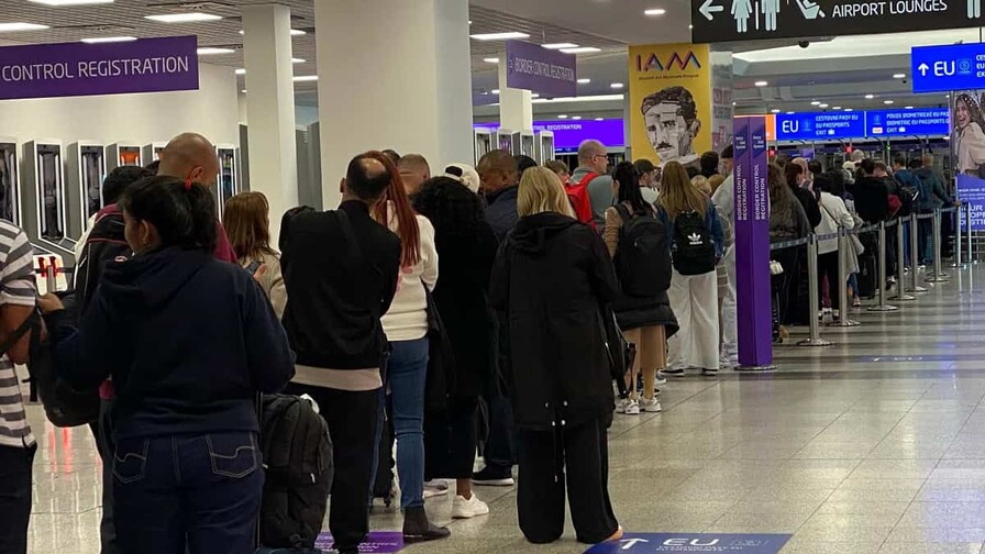 Aerolíneas europeas denuncian esperas de hasta 3 horas con nuevo control de fronteras Aerolíneas europeas denuncian esperas de hasta 3 horas con nuevo control de fronteras