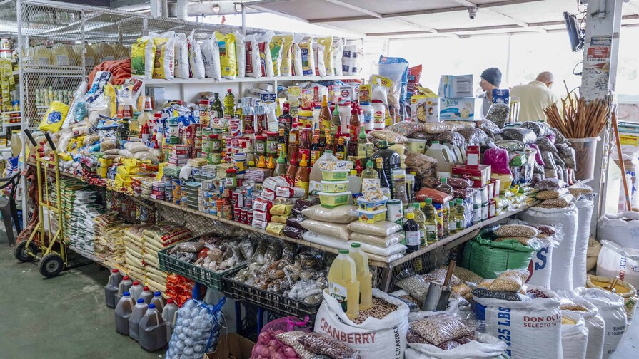 Alza de combustibles dispara los precios de alimentos y servicios en el país