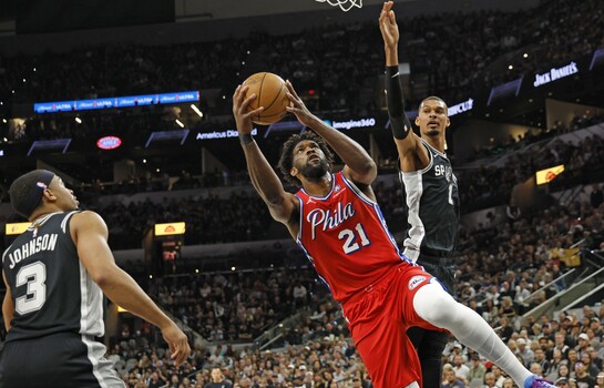 Embiid, figura de los Sixers, sale del hospital tras operación de apéndice