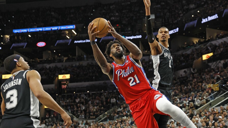 Embiid, figura de los Sixers, sale del hospital tras operación de apéndice