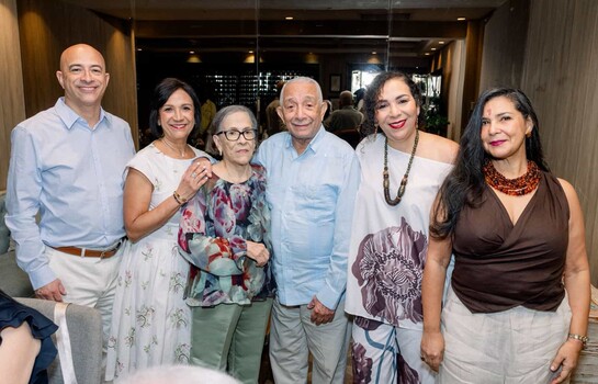 El maestro Rafael Solano celebra sus 95 años rodeado de familia
