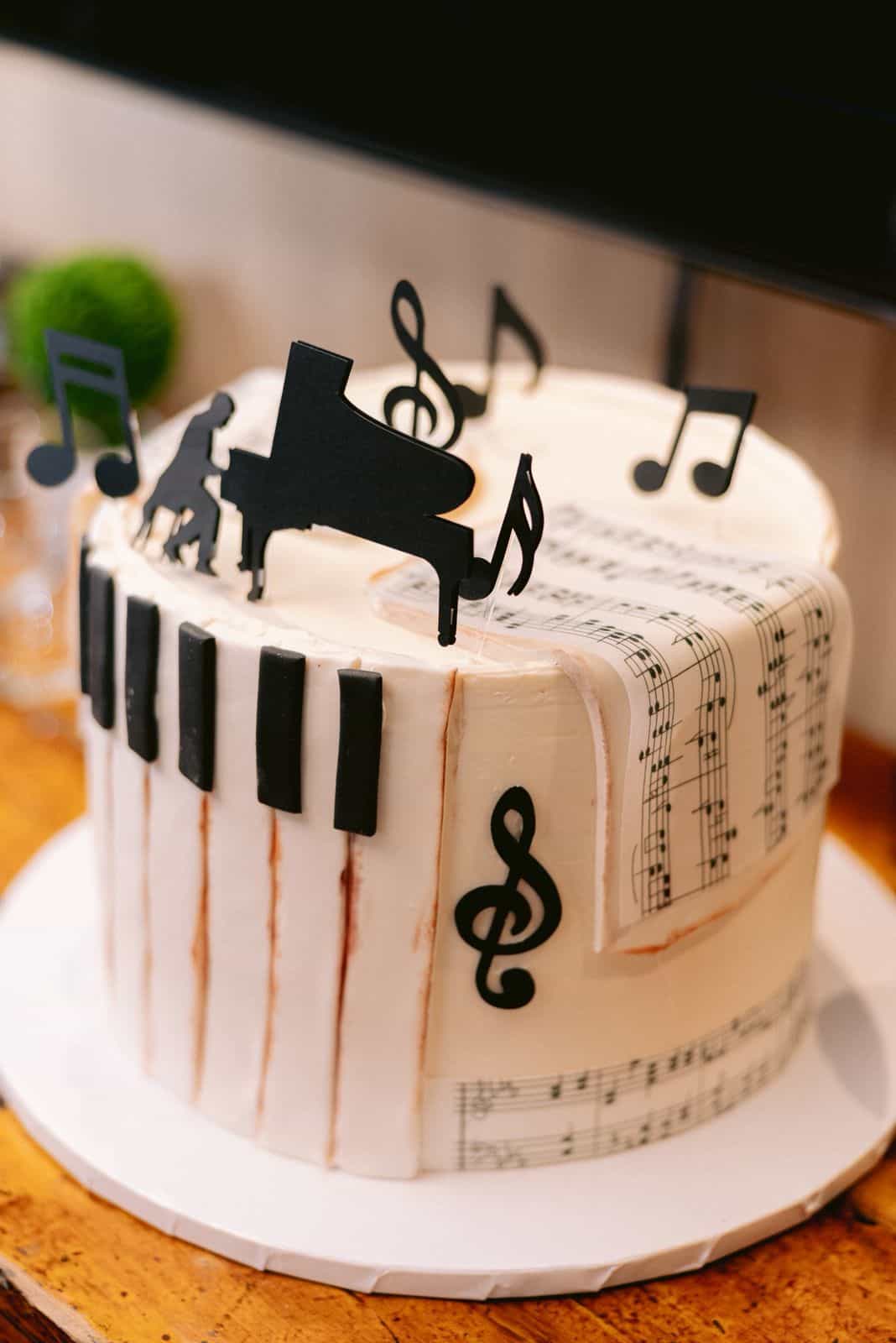 El bizcocho preparado para celebrar los 95 años del maestro Rafael Solano.