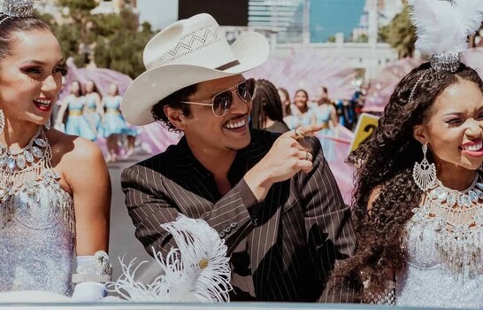 Bruno Mars es proclamado “Nuevo Rey de Las Vegas” con desfile en su honor