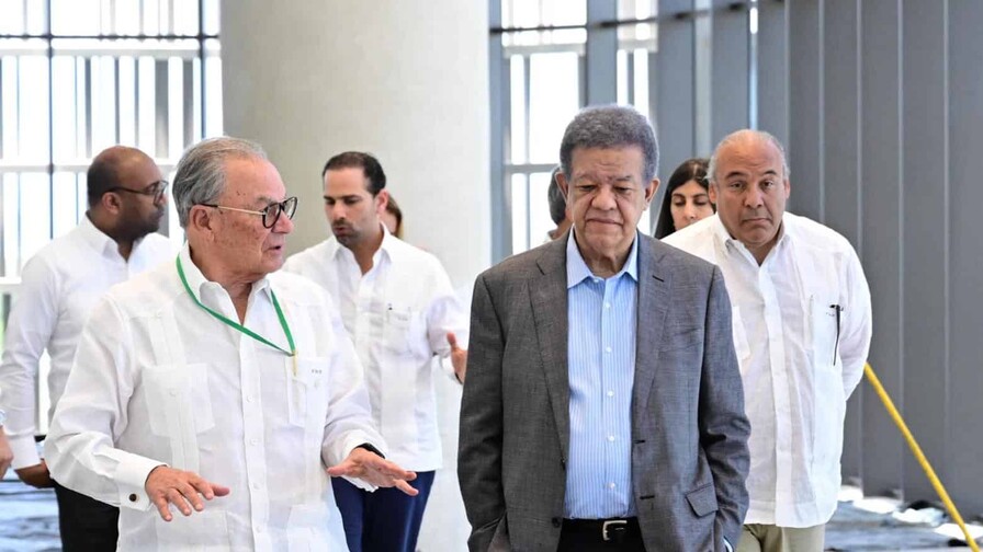 Leonel Fernández visita el Centro Cultural Rainieri y la expansión logística en Punta Cana