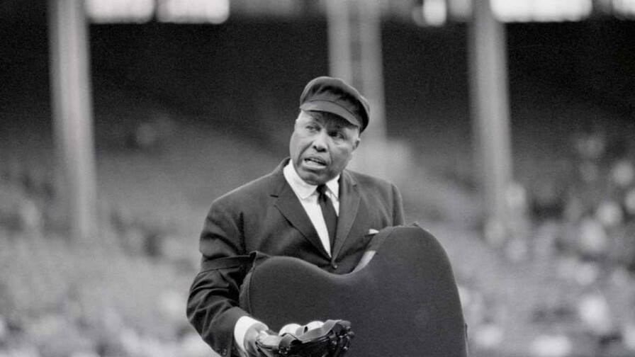Emmett Ashford primer árbitro negro en ponchar un blanco