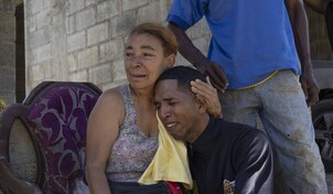 El emotivo reencuentro entre el bombero y la pareja de esposos que rescató en arroyo Lebrón
