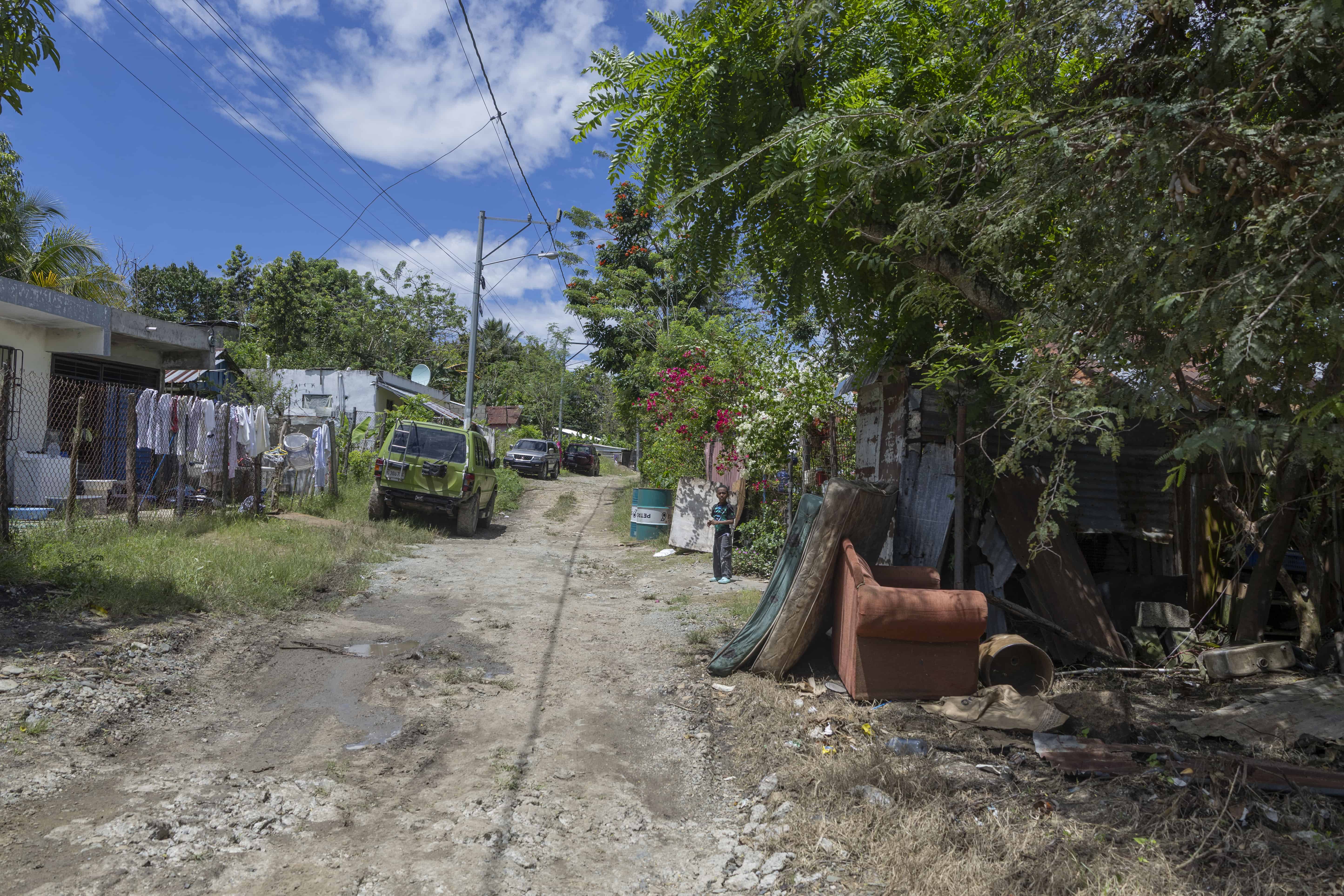 Una calle de Brisas de Lebrón