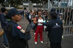 Culminan las elecciones generales en Perú con cierre de votación en Lima un día más tarde