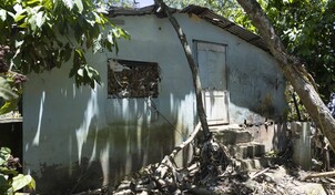 Más de 130 familias afectadas por desbordamiento del arroyo Lebrón esperan por ayuda del Gobierno