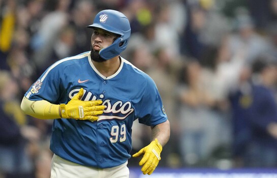 VIDEO | Gary Sánchez pega doble y jonrón pero Milwaukee es barrido por los Padres