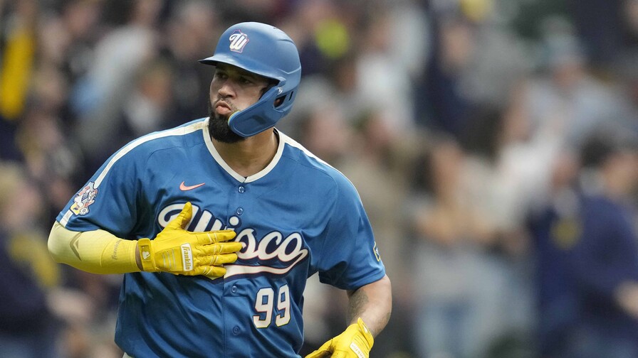 VIDEO | Gary Sánchez pega doble y jonrón pero Milwaukee es barrido por los Padres