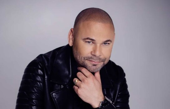 El Prodigio recibe Discos de Oro por sus canciones Ven y Ella me vivía