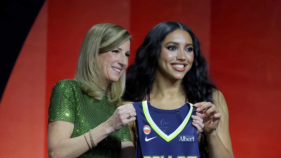 Azzi Fudd es escogida por las Wings de Dallas como número uno del draft de la WNBA