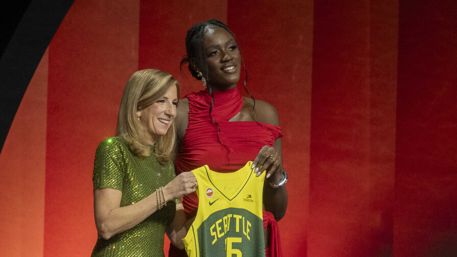 Las españolas Awa Fam e Iyana Martín elegidas número 3 y 7 en el draft de la WNBA
