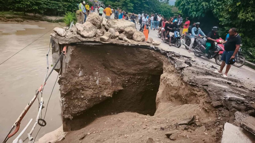Un fallecido y un niño desaparecido por una vaguada que no cesa