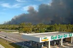 Crece un incendio forestal en Florida y obliga a evacuaciones masivas