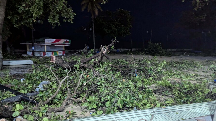 Lluvias en Santo Domingo generan congestión y daños en el malecón